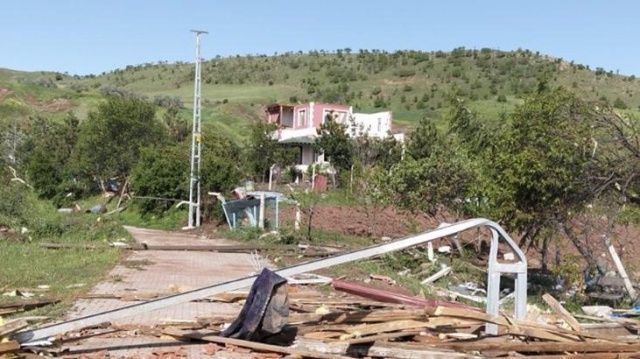 Çorum'da hortum dehşeti: Köyler savaş alanına döndü, evlerin yüzde 80'i kullanılamaz halde! 13