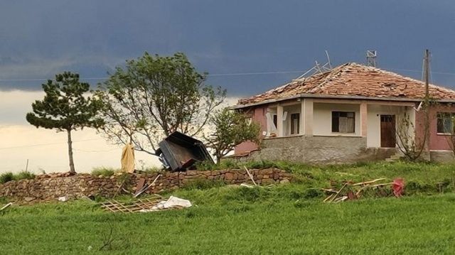 Çorum'da hortum dehşeti: Köyler savaş alanına döndü, evlerin yüzde 80'i kullanılamaz halde! 14