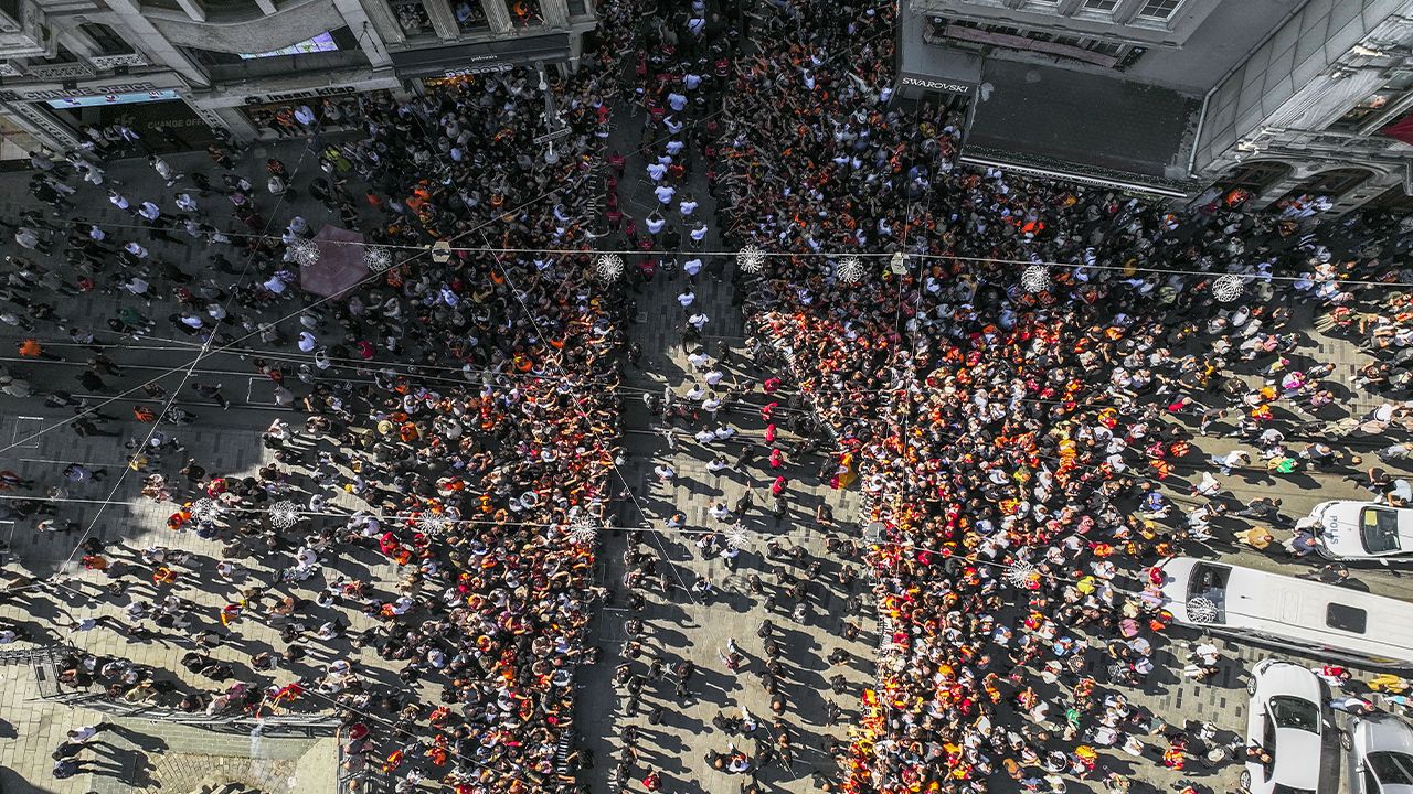 Galatasaray'ın şampiyonluk turundan kareler 13