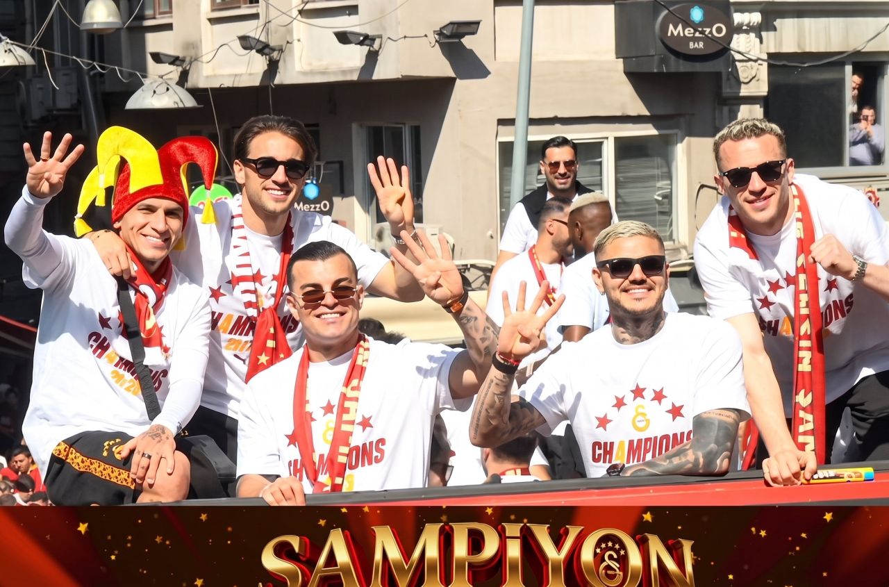 Galatasaray'ın şampiyonluk turundan kareler 5