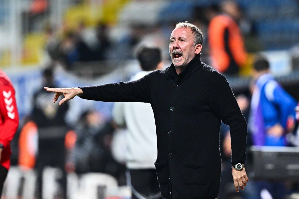 Sergen Yalçın futbolcularını eleştirdi! Gidecek mi kalacak mı? İlk kez konuştu 6