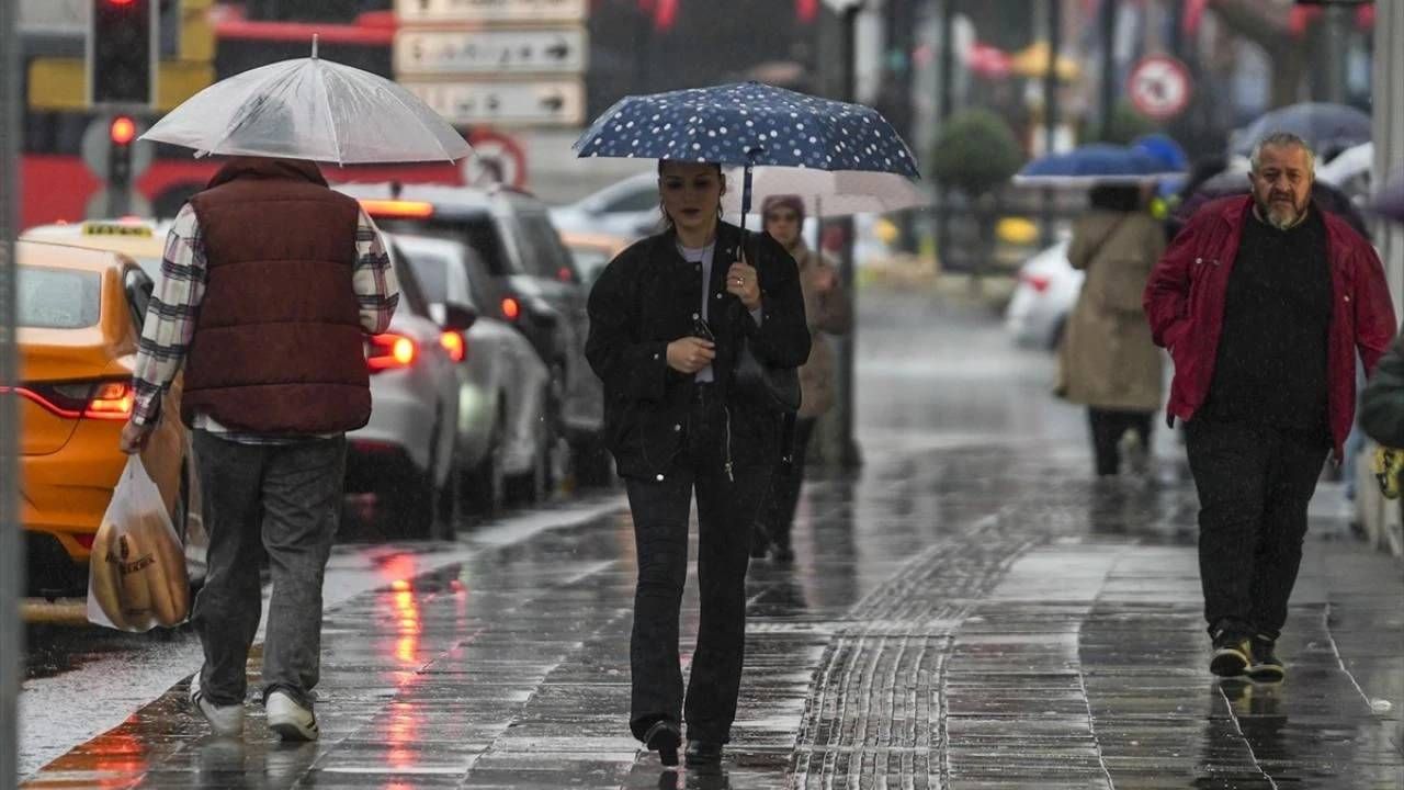 AKOM ve Meteoroloji'den son dakika uyarısı: İstanbul'da sağanak için saat verildi! Bir anda vuracak... 6