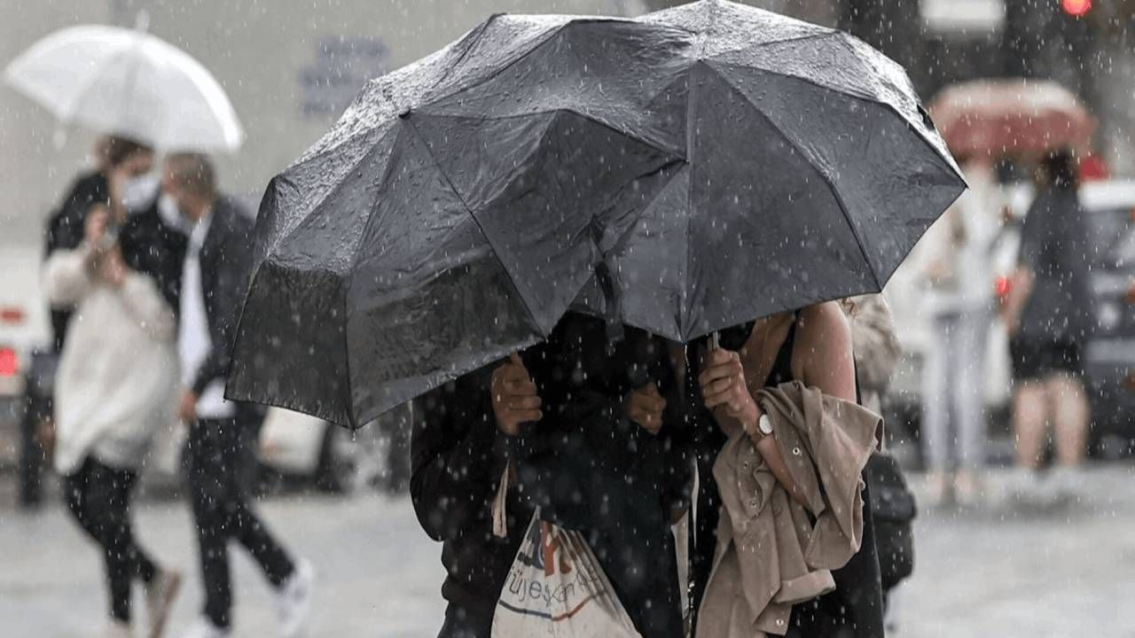 AKOM ve Meteoroloji'den son dakika uyarısı: İstanbul'da sağanak için saat verildi! Bir anda vuracak... 4