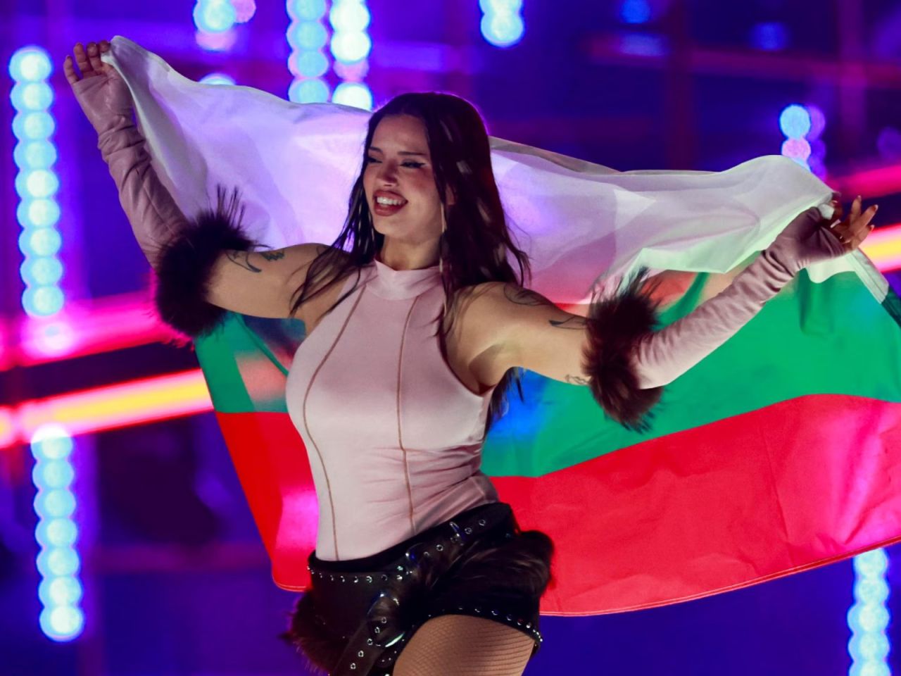 Eurovision birinicisi Bulgar gelin çıktı! Dara, eşim Türk dedi: Bakın kimmiş... 3