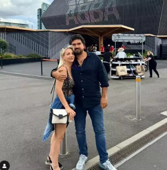 Rasim Ozan Kütahyalı'nın eşi kim? Pınar Ayaz hamile mi? ROK 20 yaş küçük eşi için ne dedi? 10