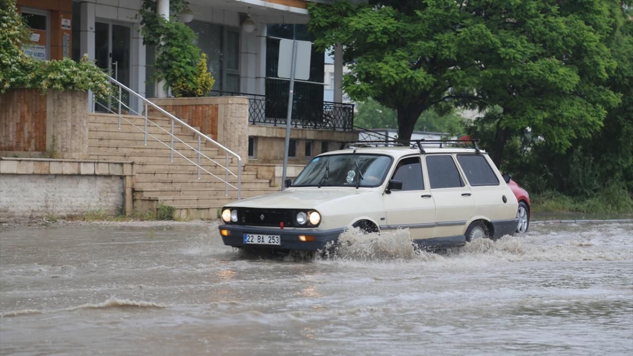 19 Mayıs 2026 hava nasıl olacak? 19 Mayıs 2026 hangi illerde yağmur var? İşte 19 Mayıs 2026 Salı günü sağanak yağış beklenen iller 36