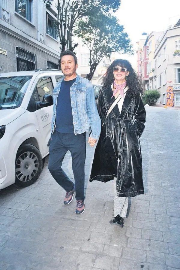 Nehir Erdoğan ve Serkan Ercan aşk yaşıyor! El ele görüntülendiler... 4