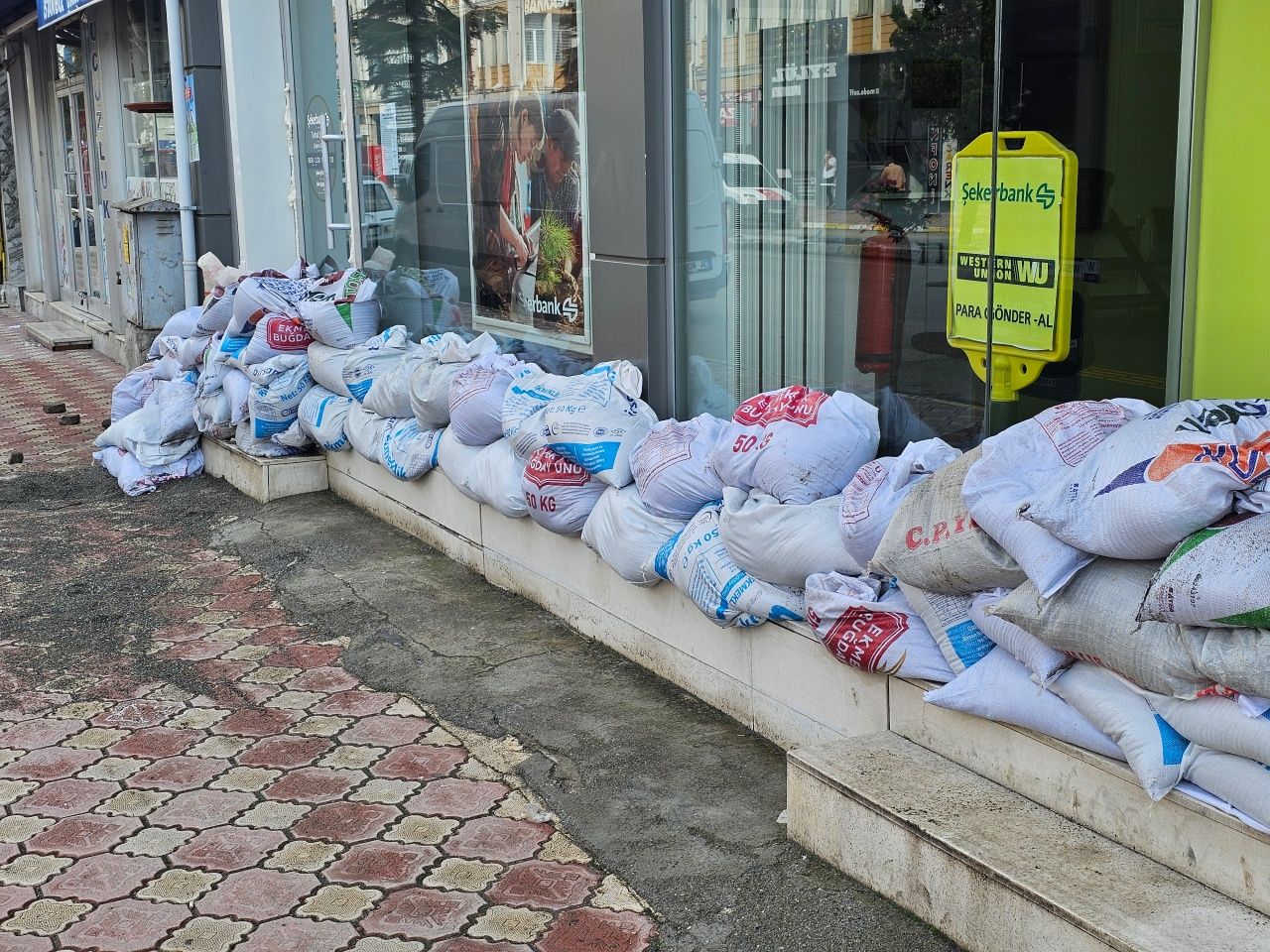 Tokat'ta alarm! Evleri şimdiden su bastı, mahalleli korku içinde bekliyor: Baraj taştığında ne olacak bilmiyoruz! 7