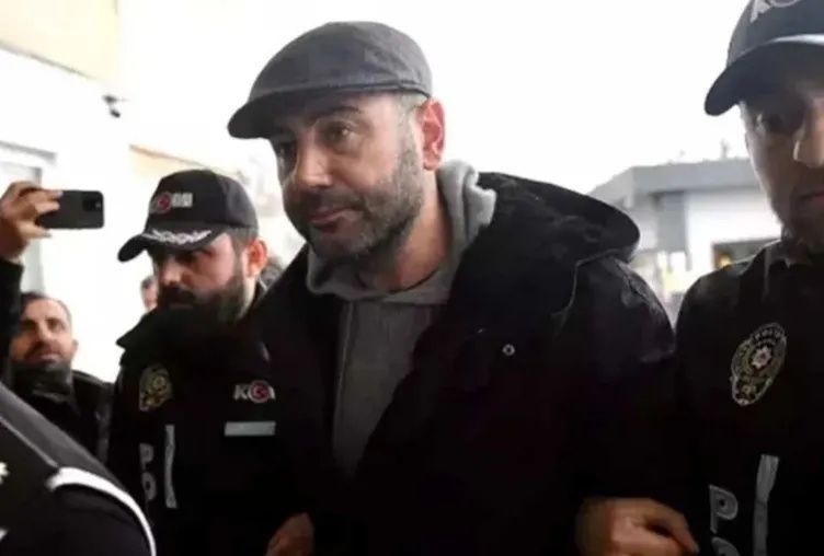 Rıza Akpolat'ın "kara kutusu"nun evinden dolar yağdı! Bavullarla kaçışın şok ayrıntıları: Yurt dışı firarına eski başkanın eşi mi aracılık etti? 4