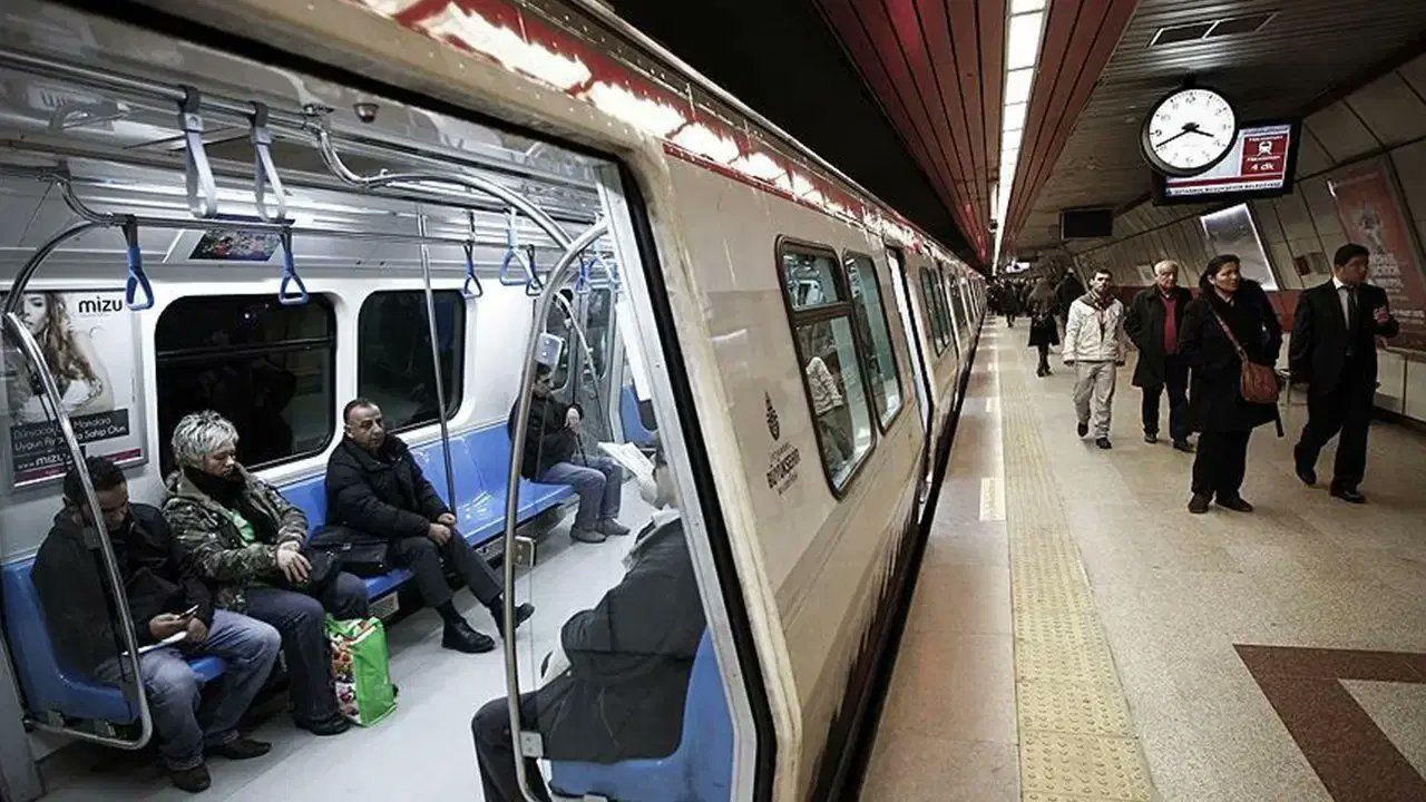İstanbul bu akşama dikkat! Hem yağış hem UEFA Avrupa Ligi Finali trafiği kilitleyecek: Metro istasyonlarında gece tarifesine geçildi... 9