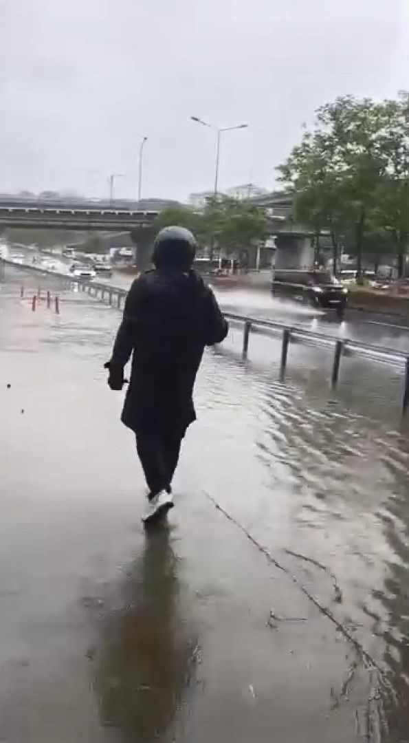 İstanbul bu akşama dikkat! Hem yağış hem UEFA Avrupa Ligi Finali trafiği kilitleyecek: Metro istasyonlarında gece tarifesine geçildi... 2
