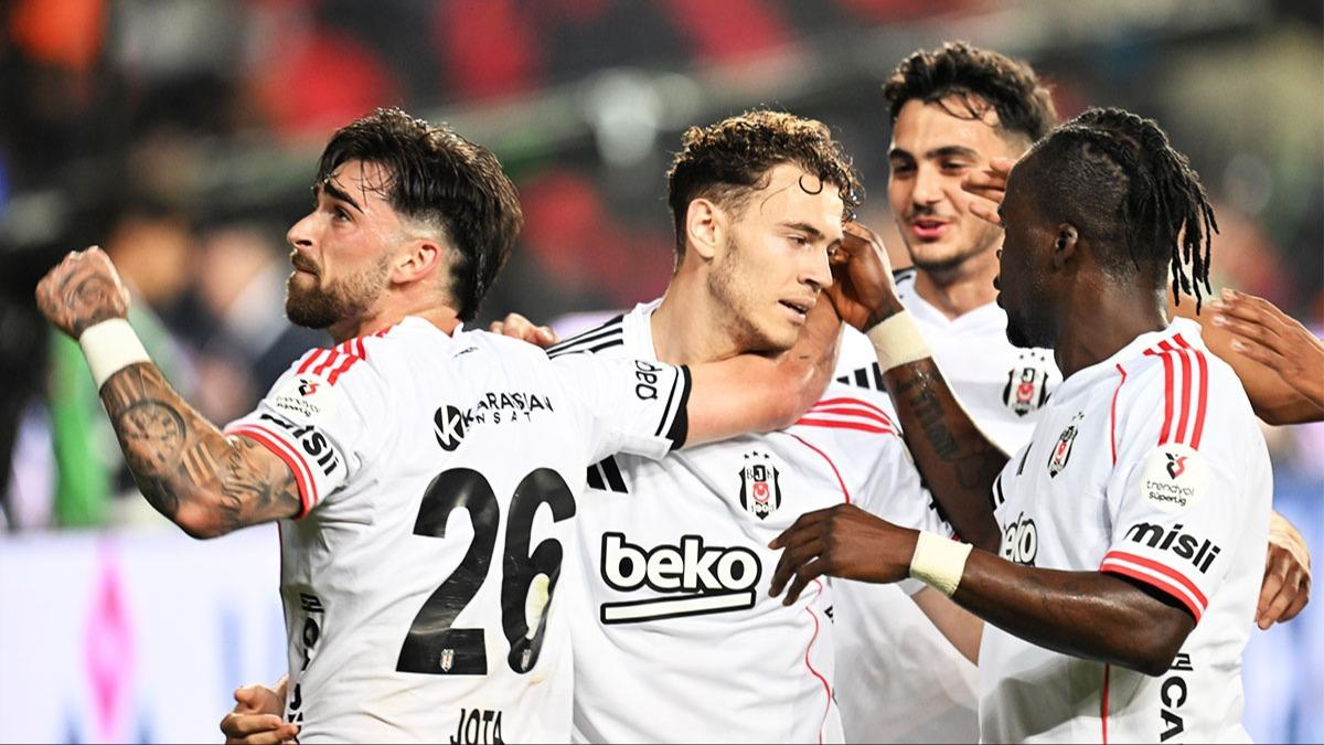 İşte Önder Özen'e göre Beşiktaş'taki yolcular! Tam 19 isim... 1