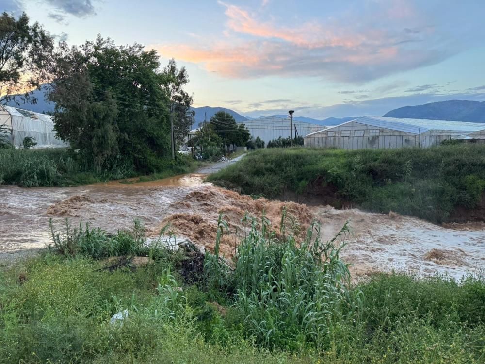 Mersin'de sağanak etkili oldu! 1