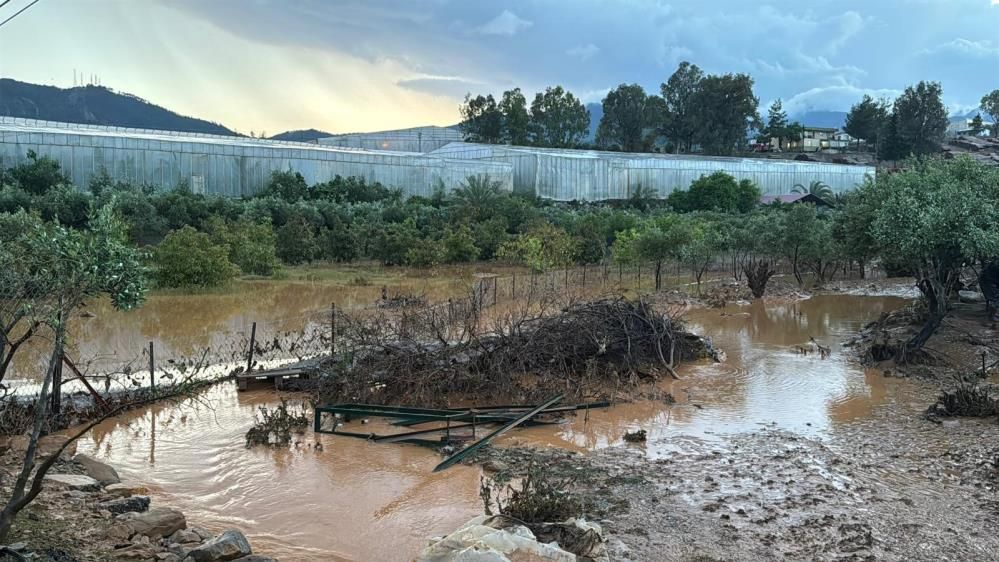 Mersin'de sağanak etkili oldu! 8