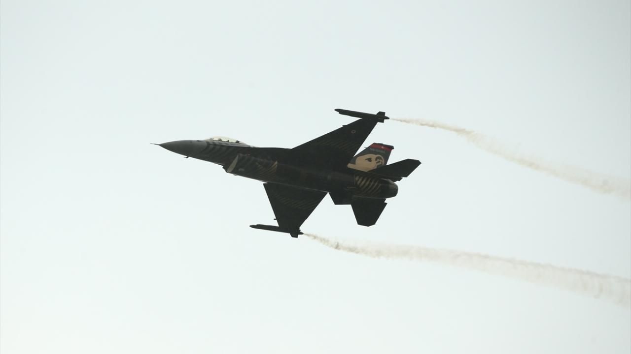 SOLOTÜRK Giresun'da gösteri uçuşu gerçekleştirdi 11