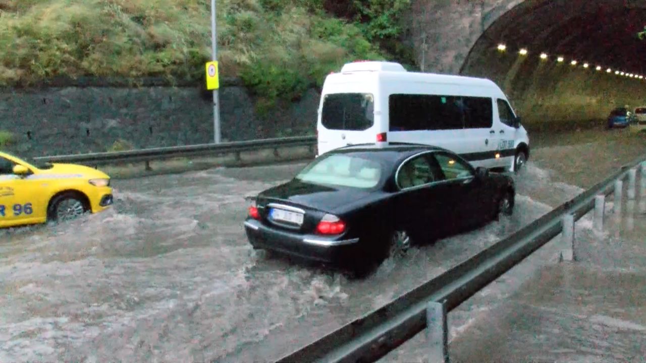 İstanbul dikkat! Meteoroloji saat vererek uyardı: Su baskınları yaşanabilir 1