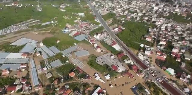Hatay'da sel felaketi: Asi Nehri taştı, heyelan ve çökmelerde can kaybı 2'ye yükseldi! "Uyarıların çok üzerinde bir yağış aldık" 4