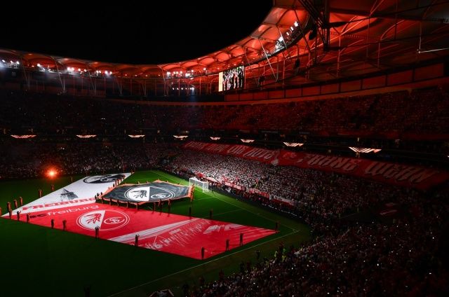 Alman taraftarların yaptığı pes dedirtti! Tüpraş Stadyumu'ndaki saygısızlığa Beşiktaşlılardan tepki yağıyor 6