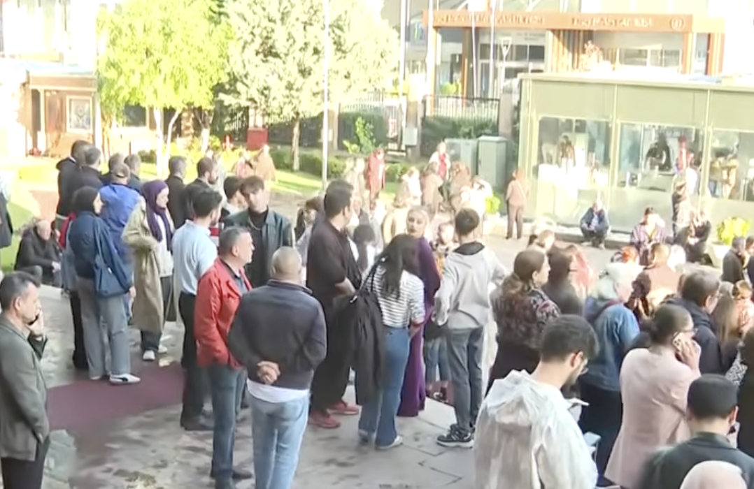 CHP Genel Merkezi'nde gergin anlar! Sinir krizi geçirdi, valizini toplayıp geldi: Muhabiri kovdular... 3