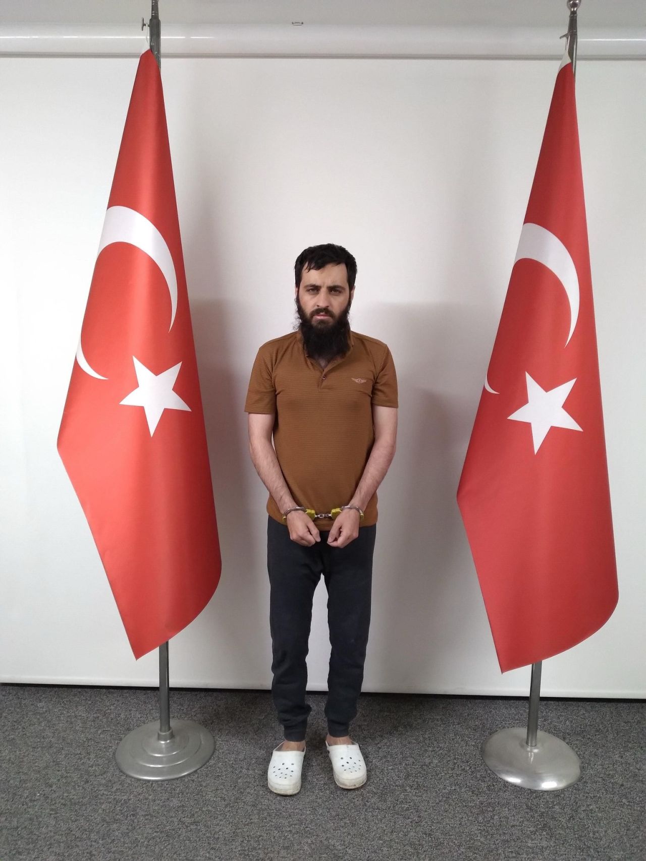 Kırmızı bültenli 10 DEAŞ'lı paketlendi! MİT'ten Suriye'de DEAŞ operasyonu: Ankara Garı katliamı faillerinin suç ortağı yakalandı! 3