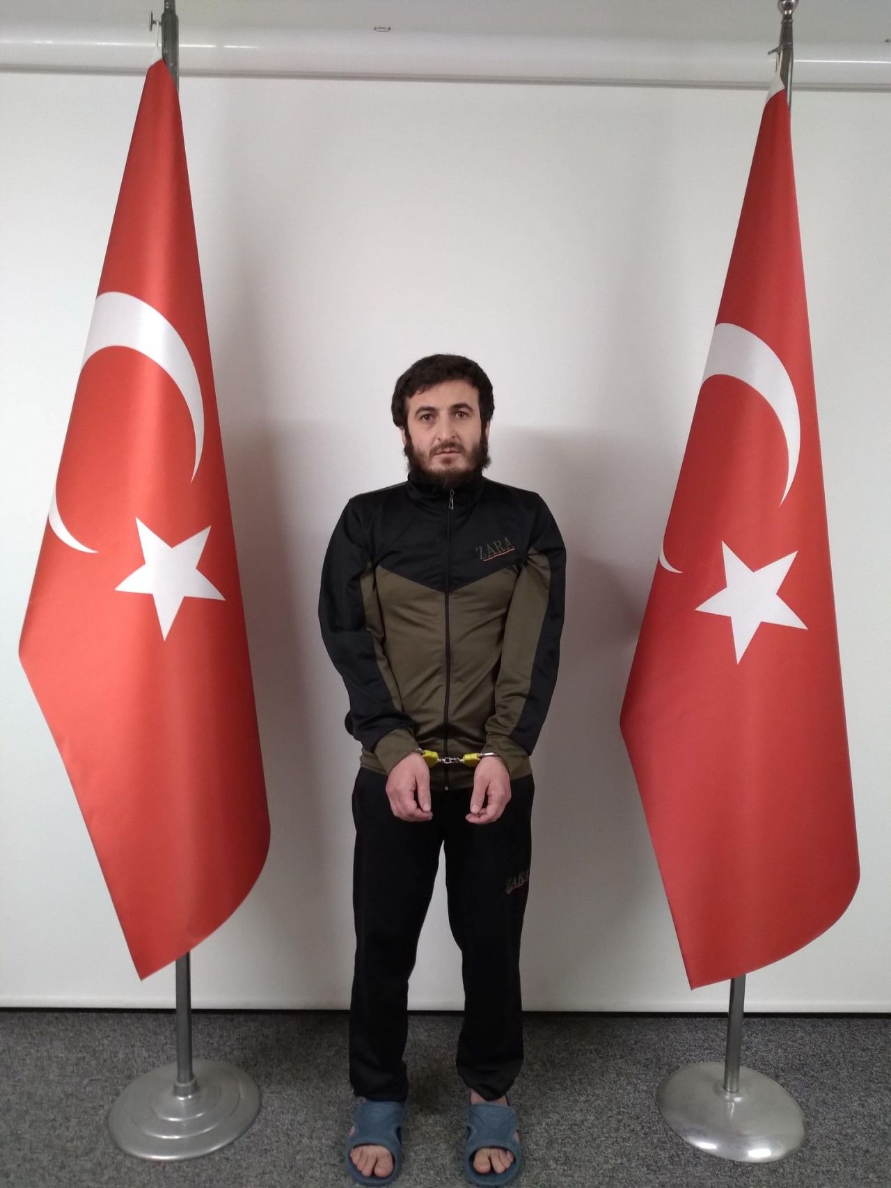 Kırmızı bültenli 10 DEAŞ'lı paketlendi! MİT'ten Suriye'de DEAŞ operasyonu: Ankara Garı katliamı faillerinin suç ortağı yakalandı! 9