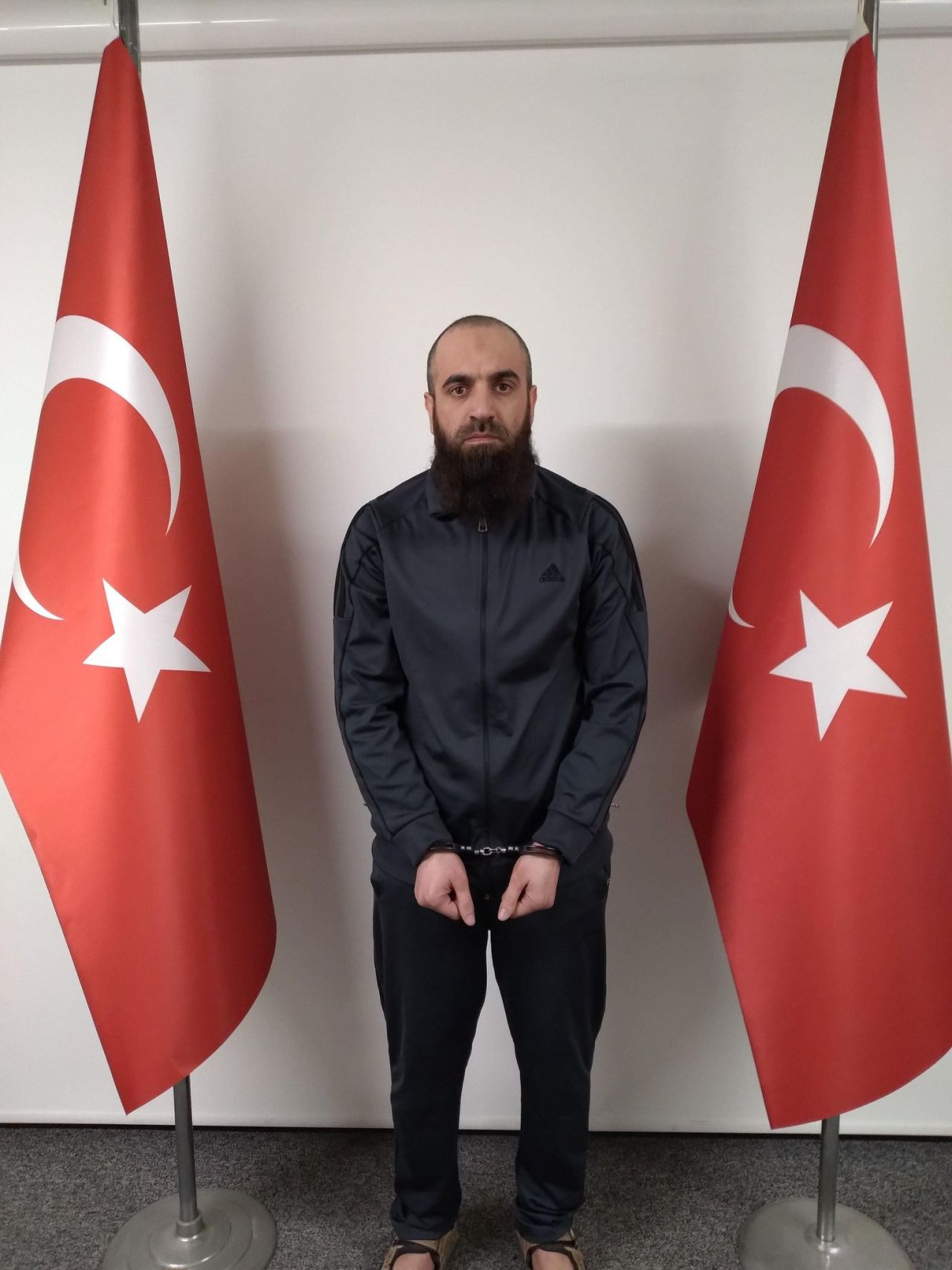 Kırmızı bültenli 10 DEAŞ'lı paketlendi! MİT'ten Suriye'de DEAŞ operasyonu: Ankara Garı katliamı faillerinin suç ortağı yakalandı! 4