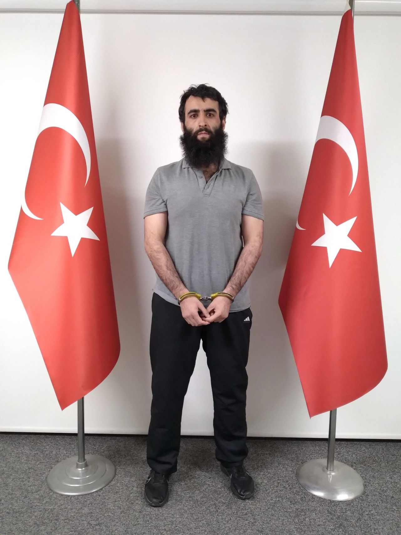 Kırmızı bültenli 10 DEAŞ'lı paketlendi! MİT'ten Suriye'de DEAŞ operasyonu: Ankara Garı katliamı faillerinin suç ortağı yakalandı! 2