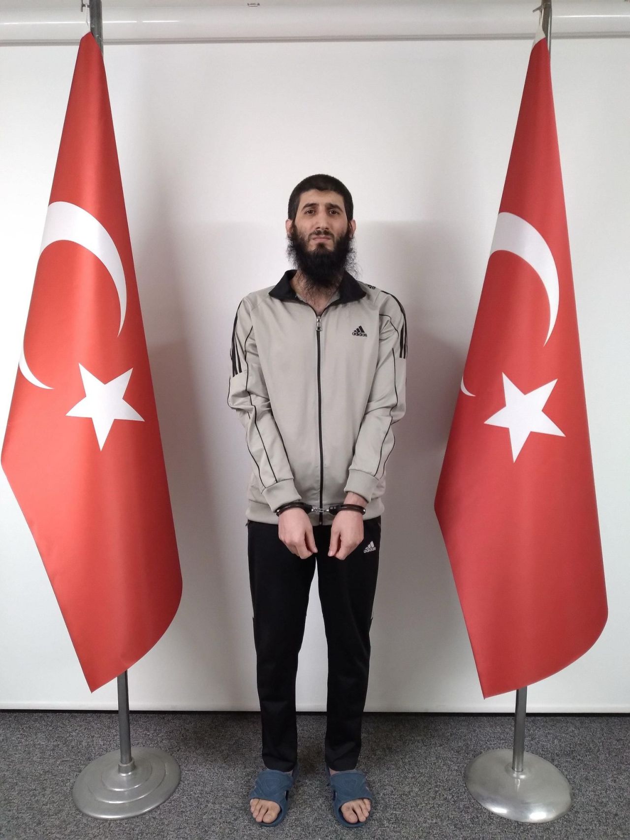 Kırmızı bültenli 10 DEAŞ'lı paketlendi! MİT'ten Suriye'de DEAŞ operasyonu: Ankara Garı katliamı faillerinin suç ortağı yakalandı! 5