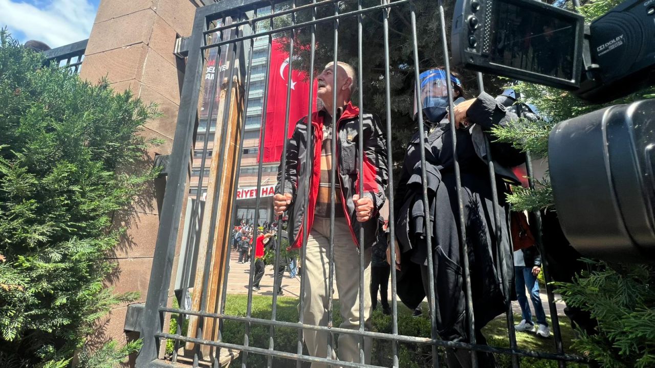 CHP'de kaos artıyor! Kemal Kılıçdaroğlu'ndan ilk açıklama: Mahkeme kararına uyun 15