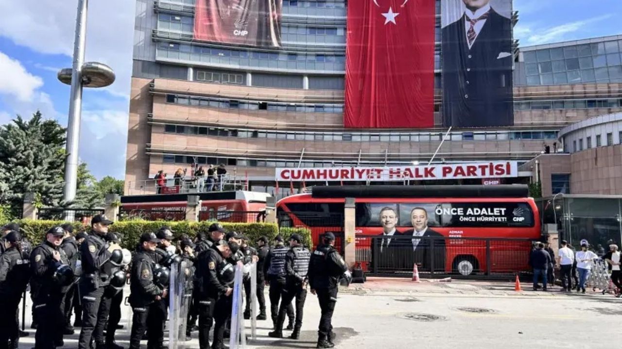 CHP'de kaos artıyor! Kemal Kılıçdaroğlu'ndan ilk açıklama: Mahkeme kararına uyun 7