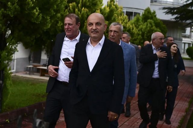CHP'de tarihi utanç gecesi... Kemal Kılıçdaroğlu'ndan CHP Genel Merkezi'ndeki olaylara ilk tepki: Sonuna kadar uzlaşma aradık ama karşılıksız bırakıldı! 5