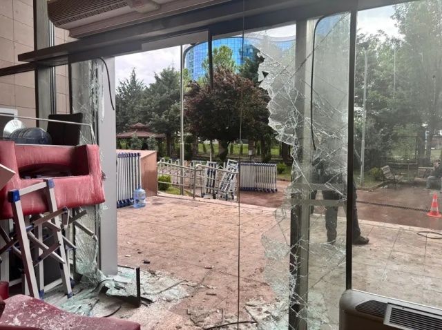 CHP'de tarihi utanç gecesi... Kemal Kılıçdaroğlu'ndan CHP Genel Merkezi'ndeki olaylara ilk tepki: Sonuna kadar uzlaşma aradık ama karşılıksız bırakıldı! 4