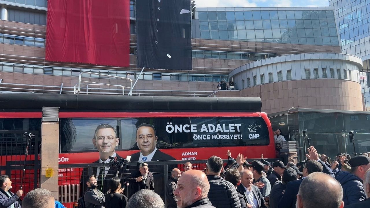 CHP'de sular durulmuyor... Özgür Özel ve Ekrem İmamoğlu CHP'den ayrılıp yeni parti kuracak! 4