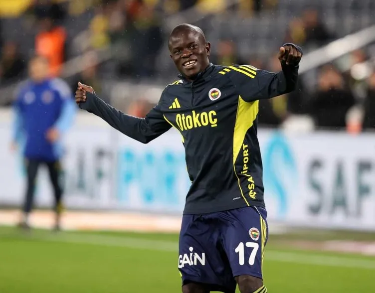 Kimse beklemiyordu! Aziz Yıldırım'dan yıldız futbolcuya şok 6