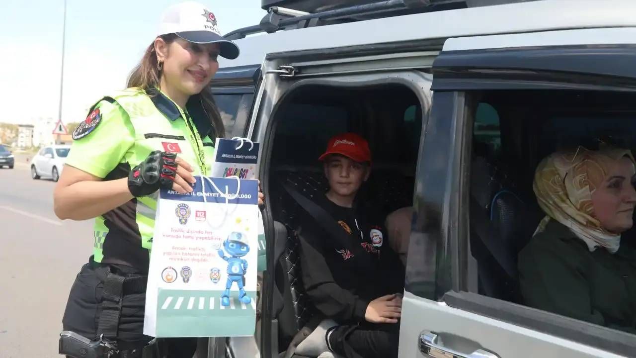 Antalya'da bayram yoğunluğu! Sahiller ve oteller doldu taştı: Havadan ve karadan denetim arttı 5