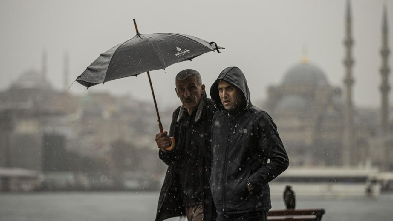 AKOM'dan İstanbul için son dakika uyarısı! 4 ilçeyi vuracak, saat verildi: Kuvvetli sağanak geliyor 4