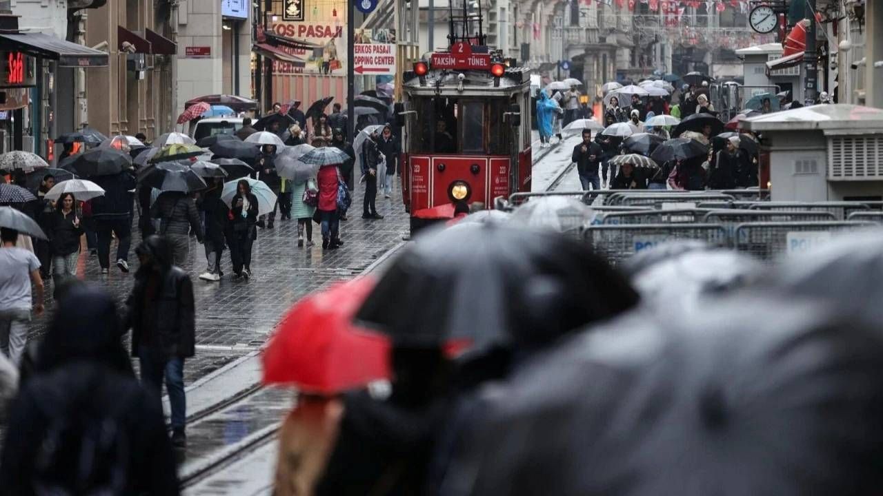 AKOM'dan İstanbul için son dakika uyarısı! 4 ilçeyi vuracak, saat verildi: Kuvvetli sağanak geliyor 6