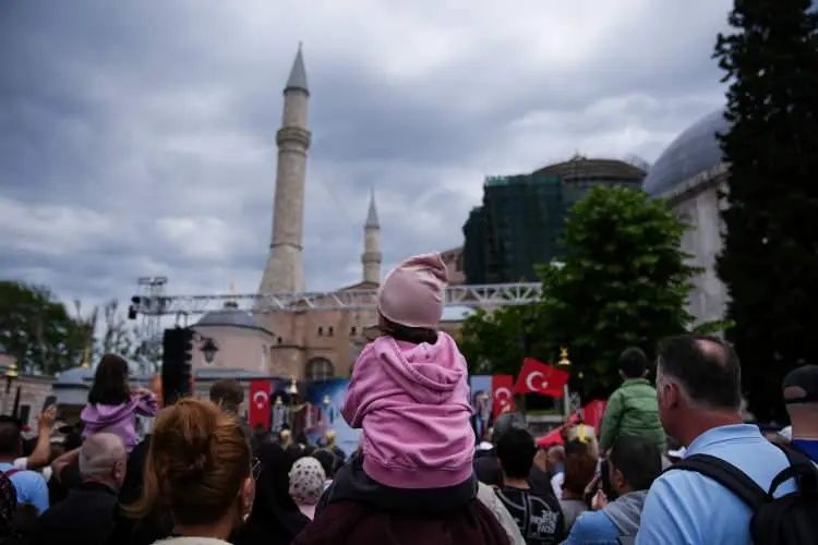 Mehteran çaldı, İstanbul inledi: Fethin 573. yılında çifte bayram coşkusu! Erdoğan Cuma namazını Ayasofya'da kıldı... 1