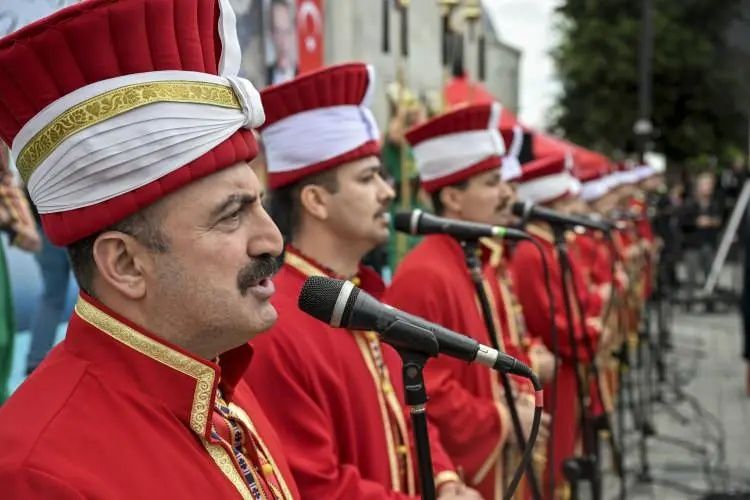 Mehteran çaldı, İstanbul inledi: Fethin 573. yılında çifte bayram coşkusu! Erdoğan Cuma namazını Ayasofya'da kıldı... 10
