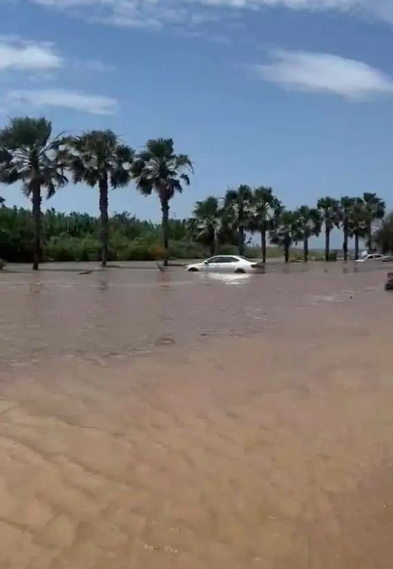 Sarı kod sonrası kabus: Hatay ve Osmaniye'yi sağanak vurdu, evler sular altında kaldı! İşte kare kare yıkım, saniye saniye can pazarı! 18