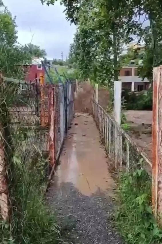 Sarı kod sonrası kabus: Hatay ve Osmaniye'yi sağanak vurdu, evler sular altında kaldı! İşte kare kare yıkım, saniye saniye can pazarı! 12
