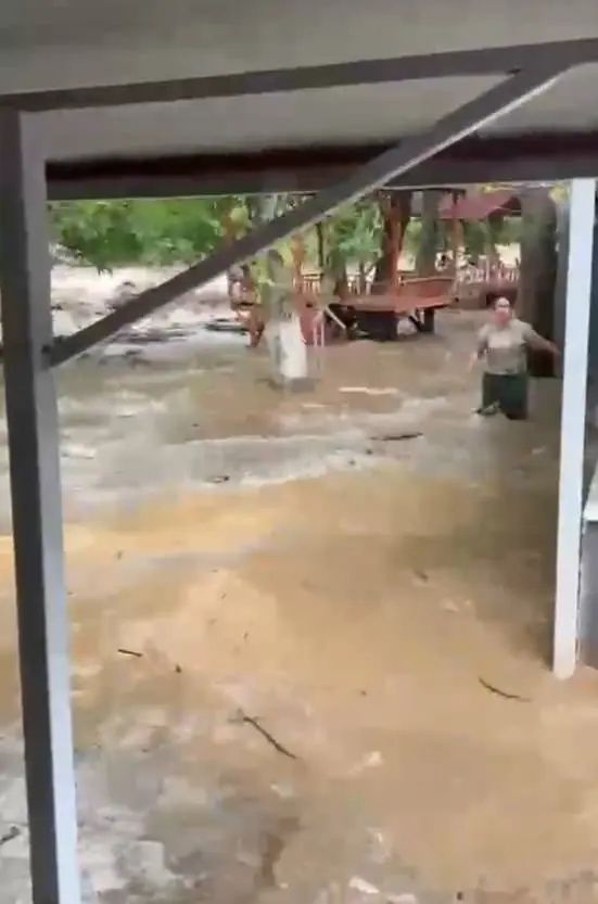Sarı kod sonrası kabus: Hatay ve Osmaniye'yi sağanak vurdu, evler sular altında kaldı! İşte kare kare yıkım, saniye saniye can pazarı! 2