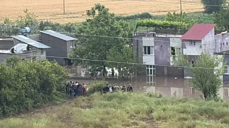 Sarı kod sonrası kabus: Hatay ve Osmaniye'yi sağanak vurdu, evler sular altında kaldı! İşte kare kare yıkım, saniye saniye can pazarı! 16