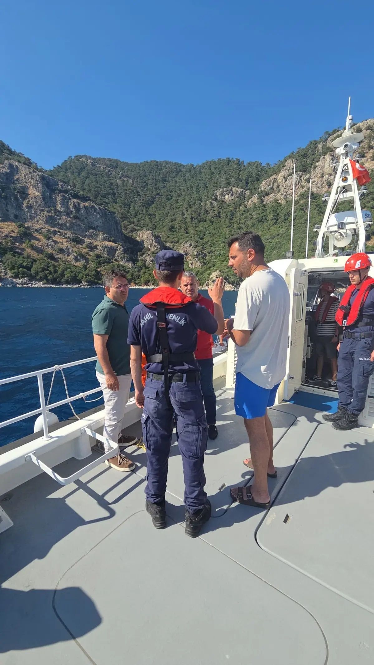 Marmaris'te korku dolu dakikalar: Tur teknesi battı! 110 yolcu vardı... 2