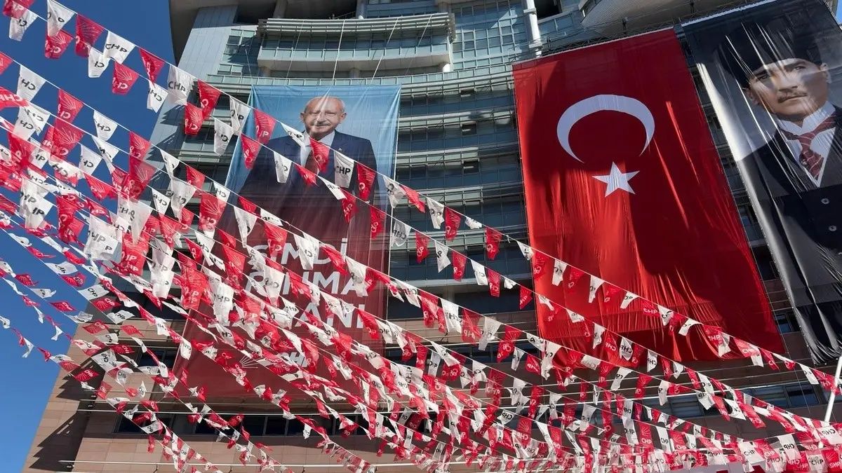 CHP Genel Merkezi'nde hareketlilik! Kılıçdaroğlu’nun mitinginde olay yaratan pankart! "Otel odalarında biz yoktuk, siz vardınız" 4