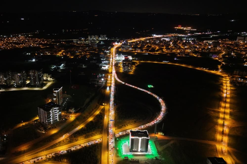Tatilciler dönüş yolunda: 43 ilin geçiş noktasında kilometrelerce kuyruk 4
