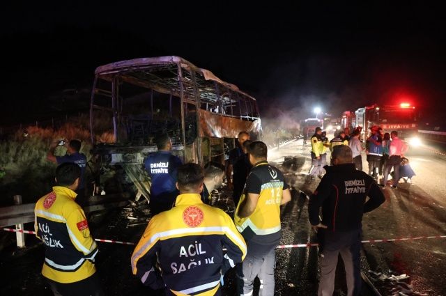 1'i bebek 8 kişinin hayatını kaybettiği kazada kahreden kargaşa detayı... Yolcular çıkış kapısında sıkışarak hayatını kaybetti! 5