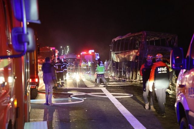 1'i bebek 8 kişinin hayatını kaybettiği kazada kahreden kargaşa detayı... Yolcular çıkış kapısında sıkışarak hayatını kaybetti! 3