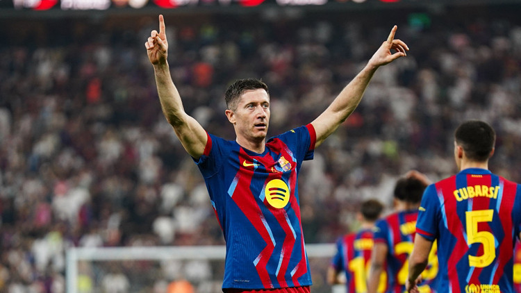 Yağız Sabuncuoğlu: "Lewandowski Fenerbahçe'ye gelmek istiyor" 6