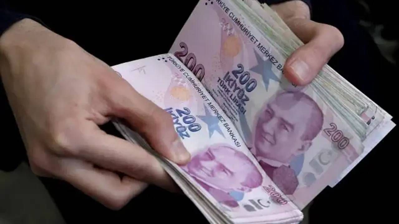 EYT'li ve emeklilere büyük şok! SGK uzmanı Özgür Erdursun üstüne basa basa uyardı: O kişilerin emekliliği iptal edilebilir 14
